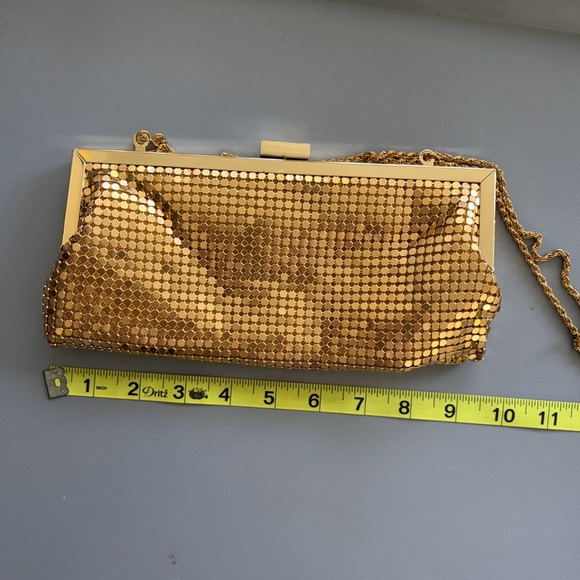La Regale Gold Sequined Mesh Evening Clutch w/ Shoulder Chain, EUC - Picture 6 of 7